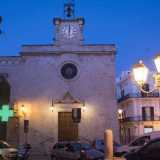 La �piazza� prende il nome dalla piccola chiesa di Santa Maria della Croce, edificata nel 1608 in stile barocco su un�antica edicola. E� a navata unica e presenta sulla cima una torretta con un orologio